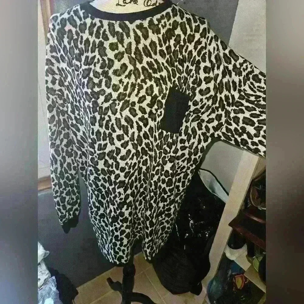 Sunshine & Rodeos Womans Long Sleeve Cheetah Print Top Size XL